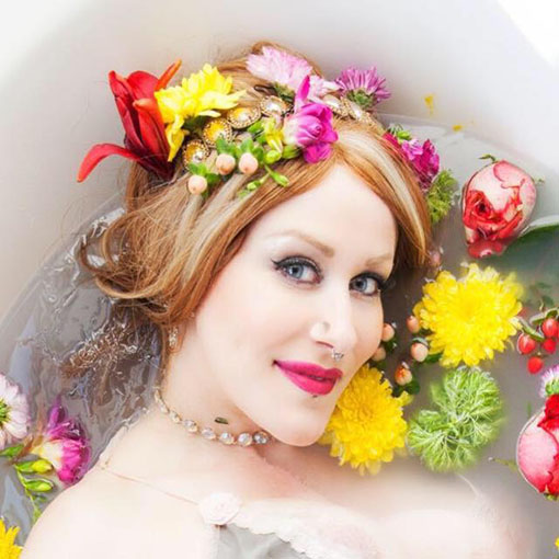 Tallulah Pregnant In A Bath Of Flowers Personal Life Media Learning Center
