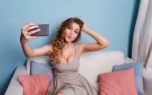 Glamorous Selfie Pose: Pretty Girl