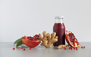 Vibrant Berries and Ginger: A Nutrient Powerhouse